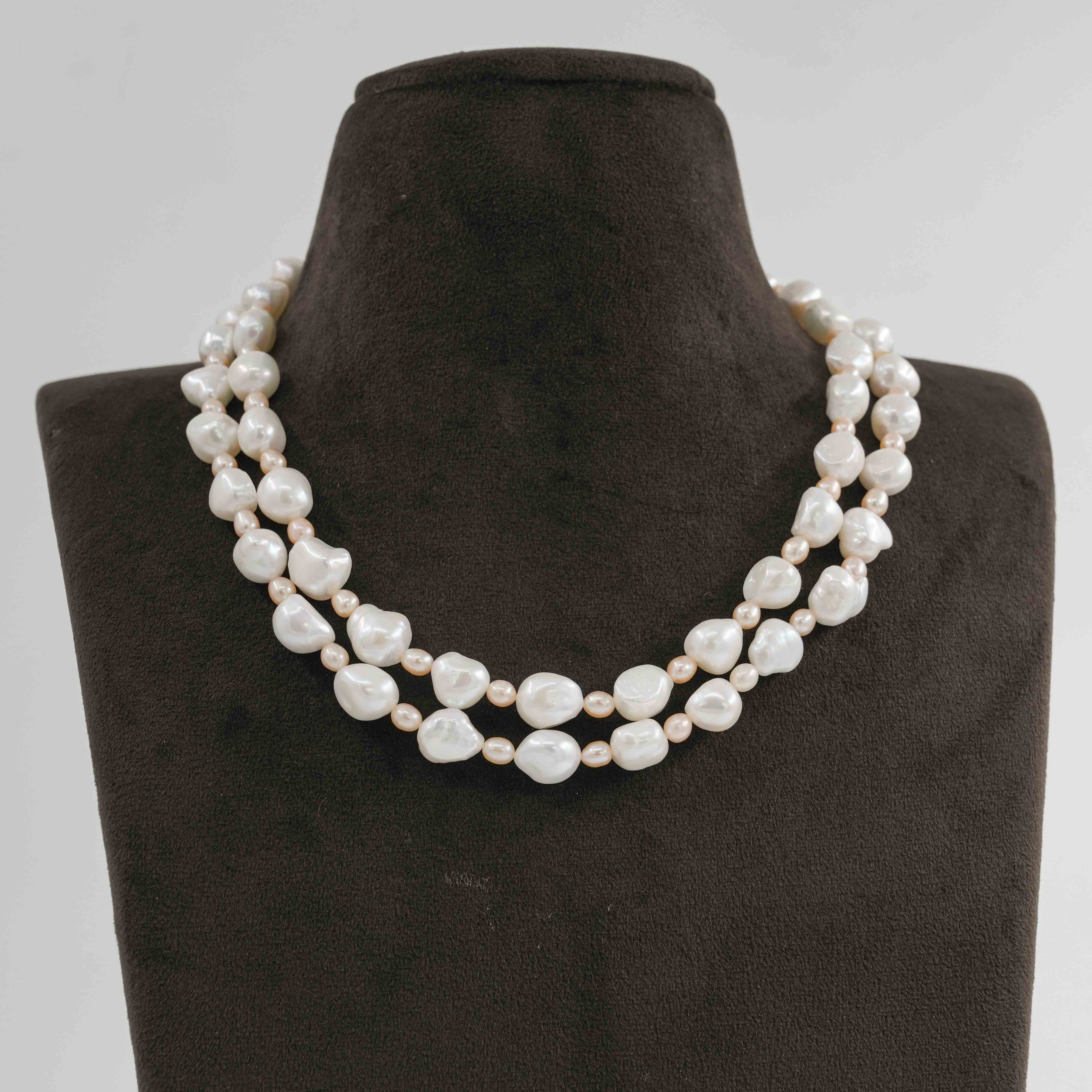 Evara Pearl Necklace